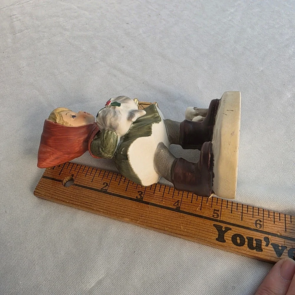 Rare Napco Christmas Girl Figurine X8367 Muff‎ Lantern Holly Hand Painted